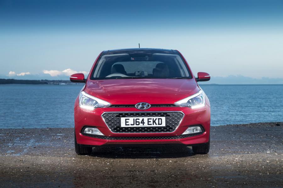  Hyundai i20 2015 года  (UK) (фото 4 из 24)